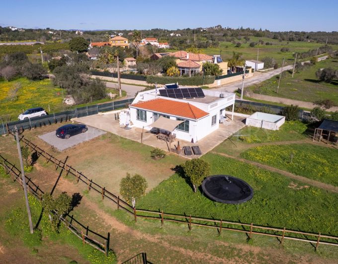 Image No.17-2 Bed Farmhouse for sale