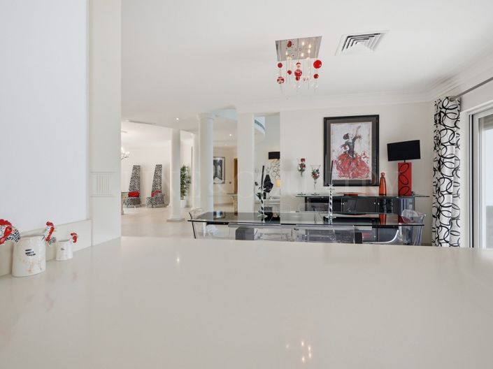 Image No.20-4 Bed Property for sale