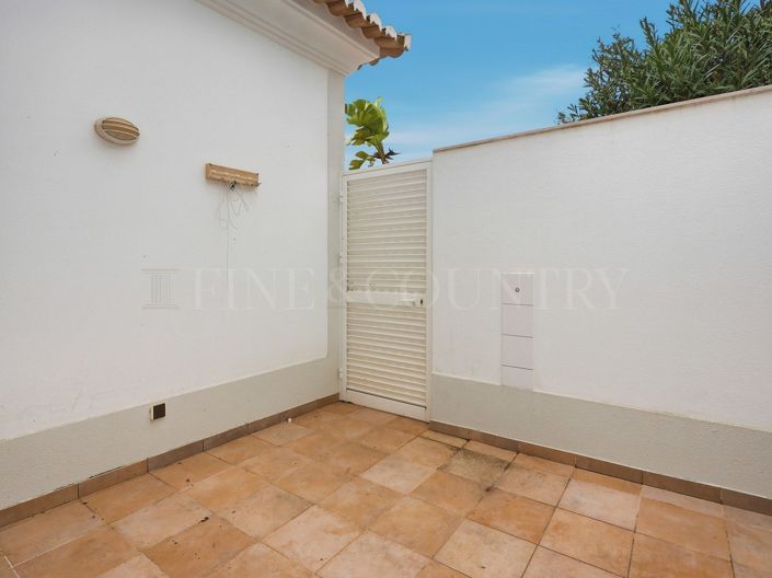 Image No.24-4 Bed Property for sale