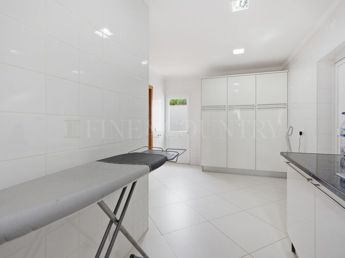 Image No.25-4 Bed Property for sale