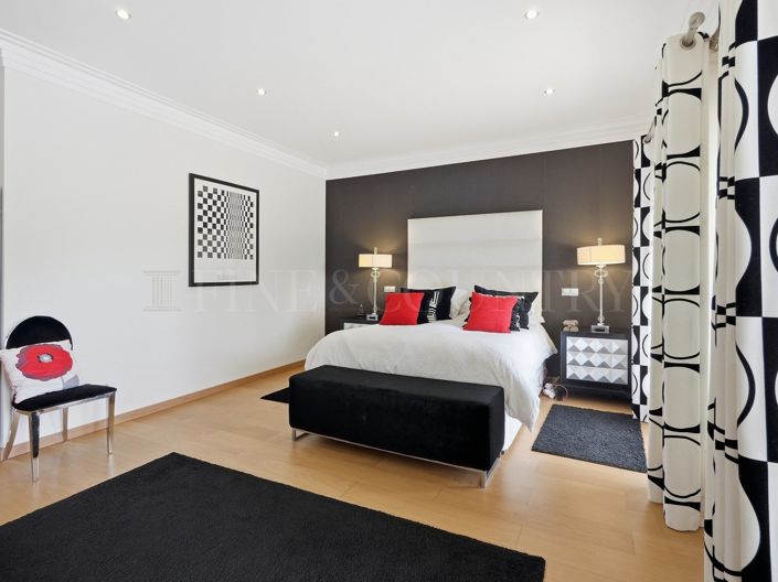 Image No.28-4 Bed Property for sale