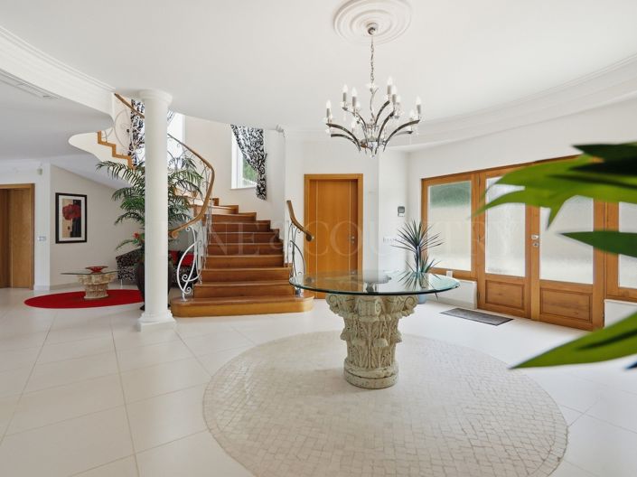 Image No.4-4 Bed Property for sale