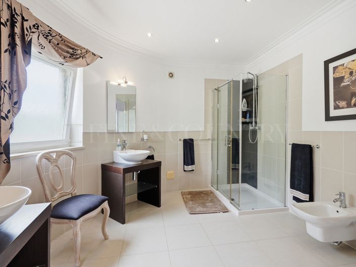 Image No.53-4 Bed Property for sale