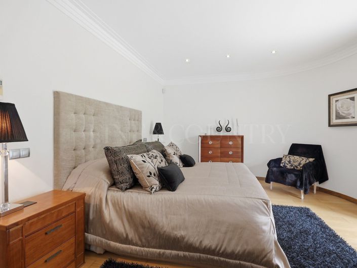 Image No.55-4 Bed Property for sale