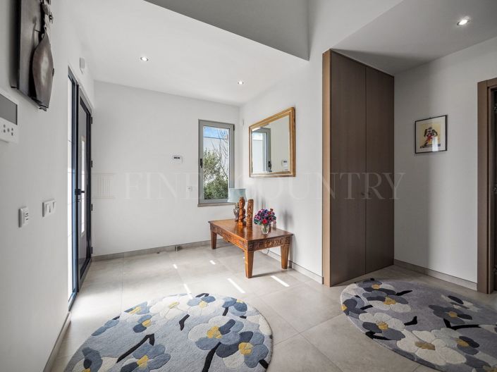 Image No.25-4 Bed Property for sale