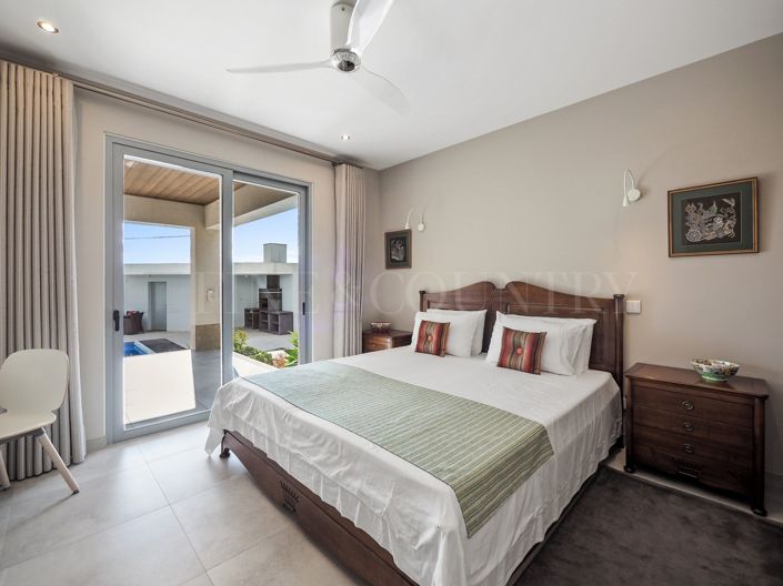 Image No.30-4 Bed Property for sale