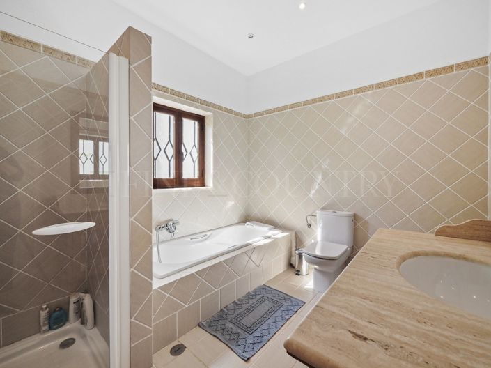Image No.16-4 Bed Property for sale