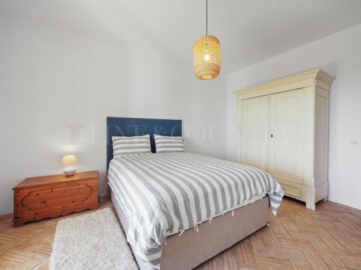 Image No.19-4 Bed Property for sale