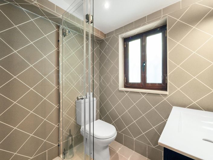 Image No.24-4 Bed Property for sale