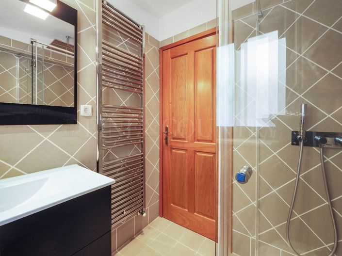 Image No.25-4 Bed Property for sale