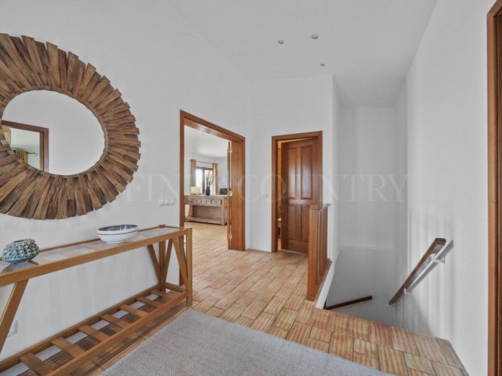 Image No.27-4 Bed Property for sale