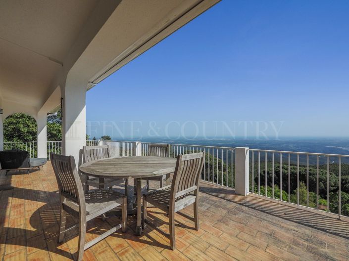 Image No.30-4 Bed Property for sale