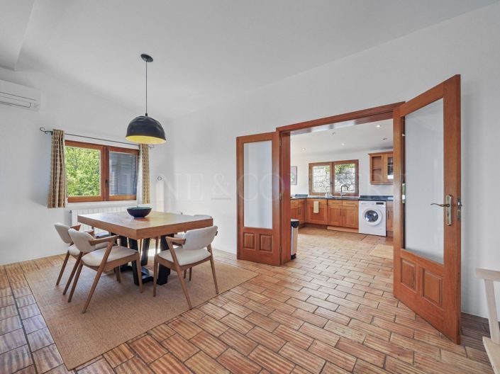 Image No.5-4 Bed Property for sale