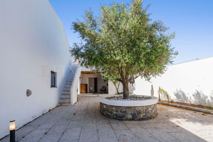 Image No.38-3 Bed Property for sale