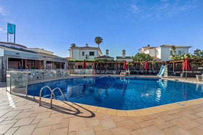 1 - Albufeira, Property