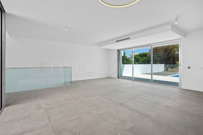 Image No.19-3 Bed Townhouse for sale