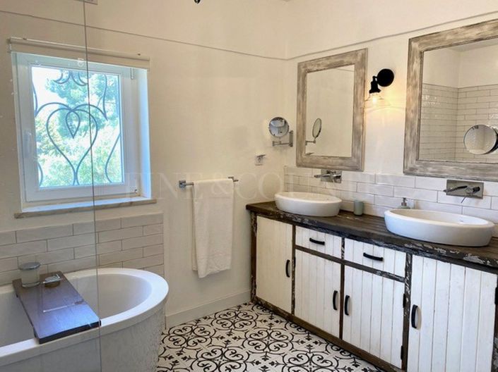 Image No.12-3 Bed Property for sale