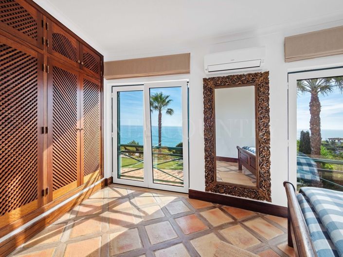 Image No.30-4 Bed Property for sale