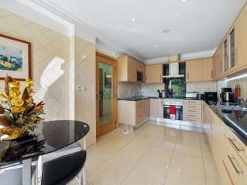 2104-372953-53692adbb4d7b8272cdc4cb7055921f49