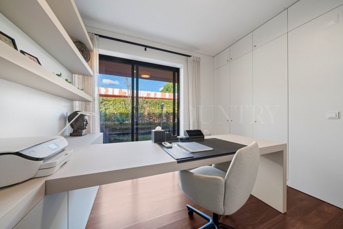 Image No.32-4 Bed Property for sale