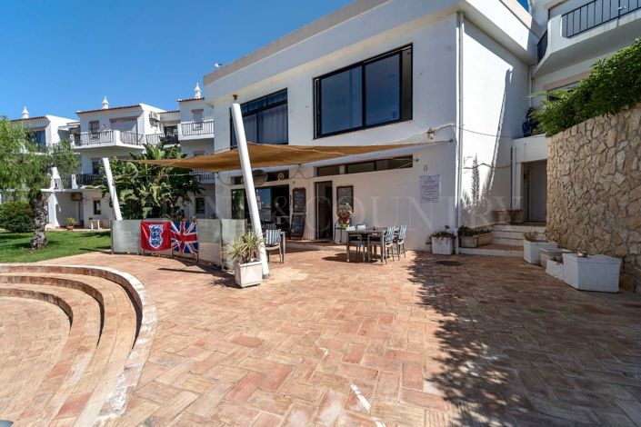 Guia - Commercial property with access to communal swimming pool