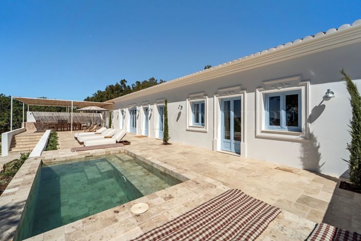Image No.10-3 Bed Property for sale