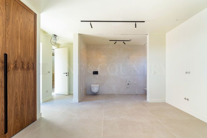 Image No.30-5 Bed Villa for sale