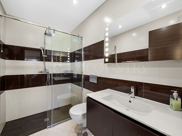 Image No.11-5 Bed Property for sale