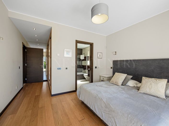 Image No.17-5 Bed Property for sale
