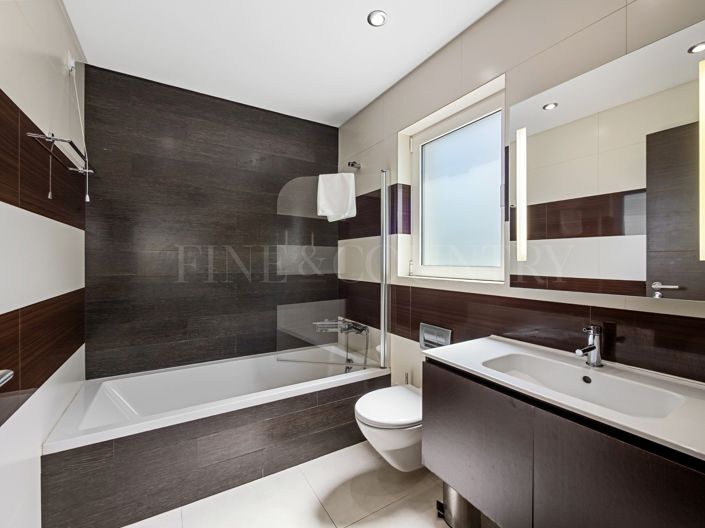 Image No.18-5 Bed Property for sale