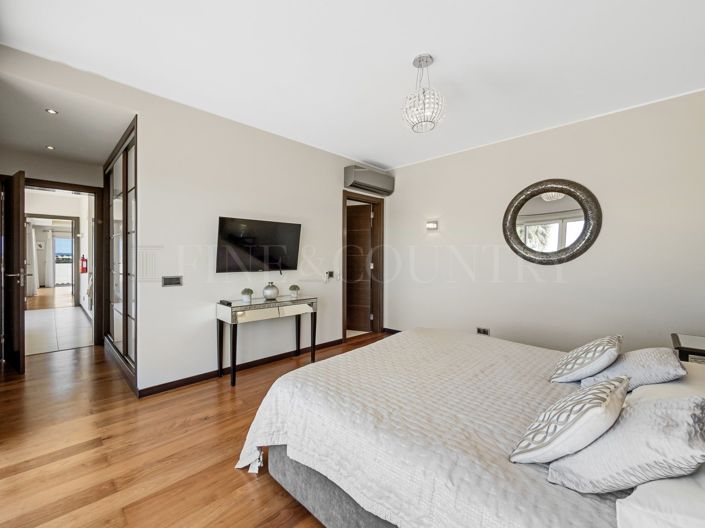 Image No.20-5 Bed Property for sale