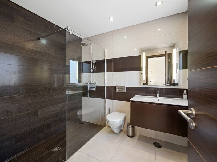 Image No.21-5 Bed Property for sale