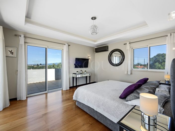 Image No.23-5 Bed Property for sale
