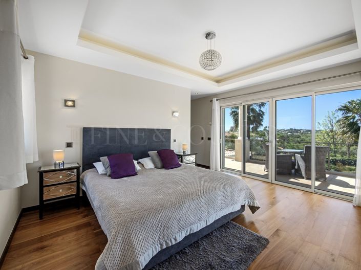 Image No.24-5 Bed Property for sale