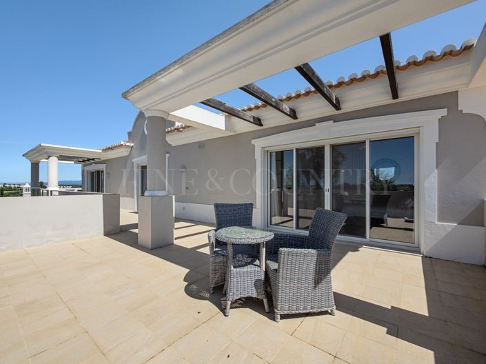 Image No.28-5 Bed Property for sale