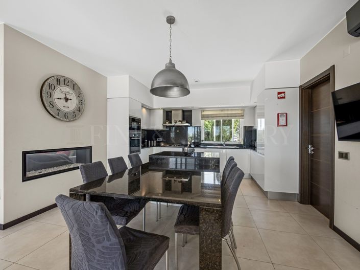 Image No.30-5 Bed Property for sale