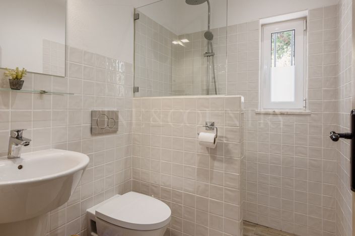Image No.21-4 Bed Property for sale