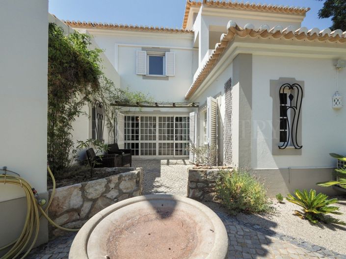 Image No.24-3 Bed Property for sale