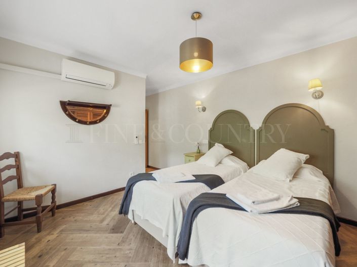 Image No.27-3 Bed Property for sale