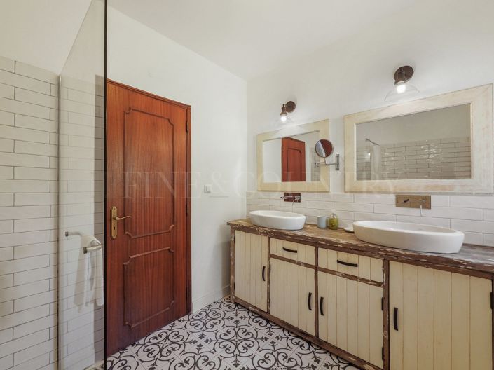 Image No.28-3 Bed Property for sale