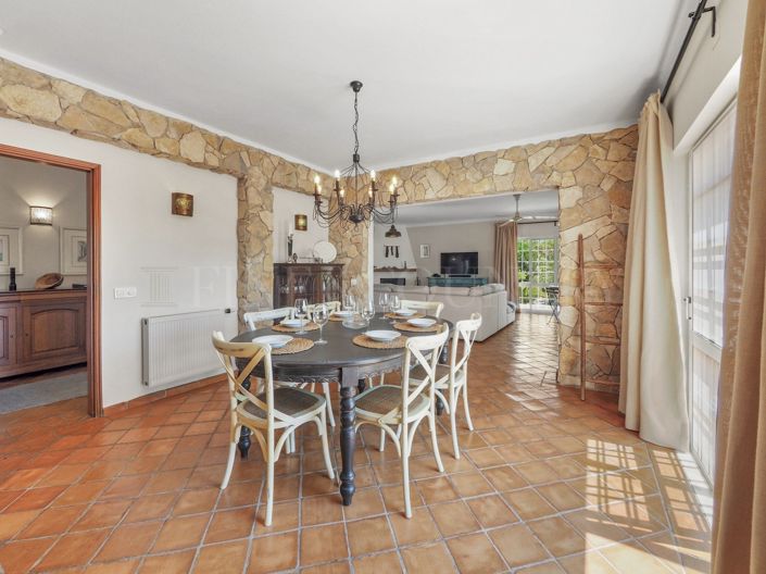 Image No.10-3 Bed Property for sale