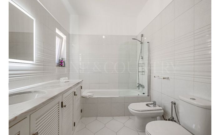 Image No.13-5 Bed Property for sale