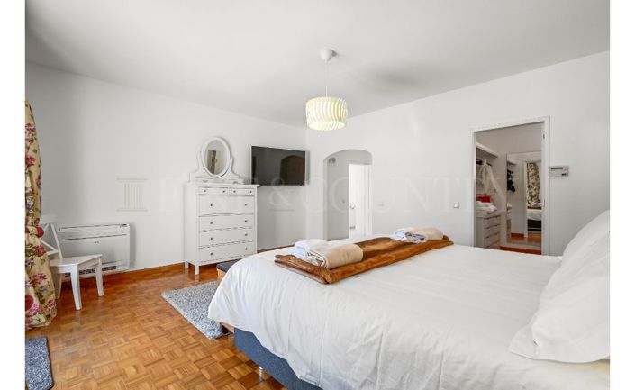 Image No.14-5 Bed Property for sale