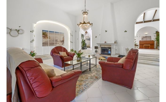 Image No.16-5 Bed Property for sale