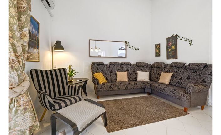 Image No.17-5 Bed Property for sale