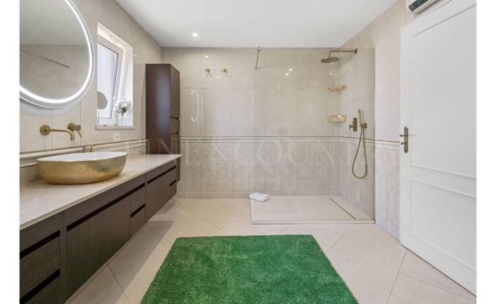 Image No.19-5 Bed Property for sale