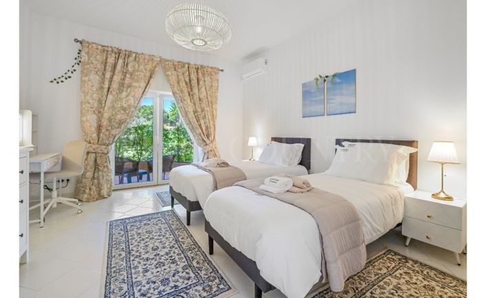 Image No.20-5 Bed Property for sale