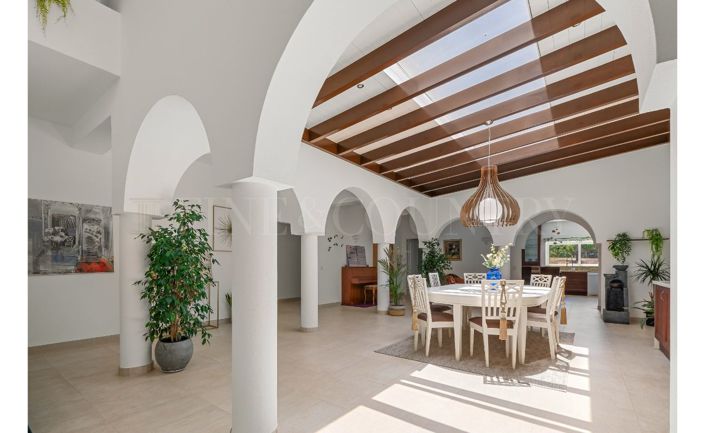 Image No.23-5 Bed Property for sale