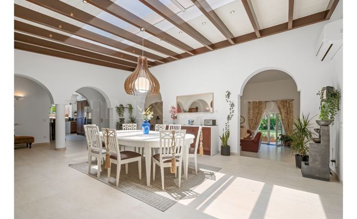 Image No.26-5 Bed Property for sale