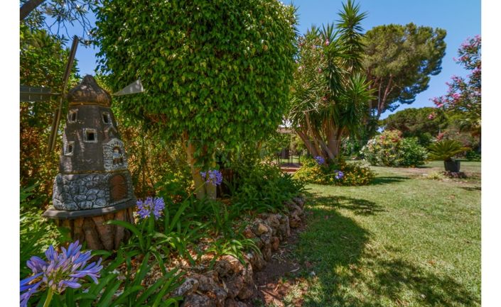 Image No.30-5 Bed Property for sale